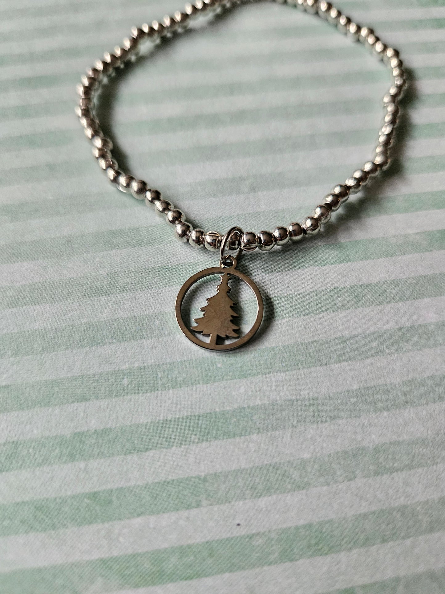 Beaded Christmas Tree Charm Bracelet | Festive Elastic Jewelry | Holiday Gift for Her