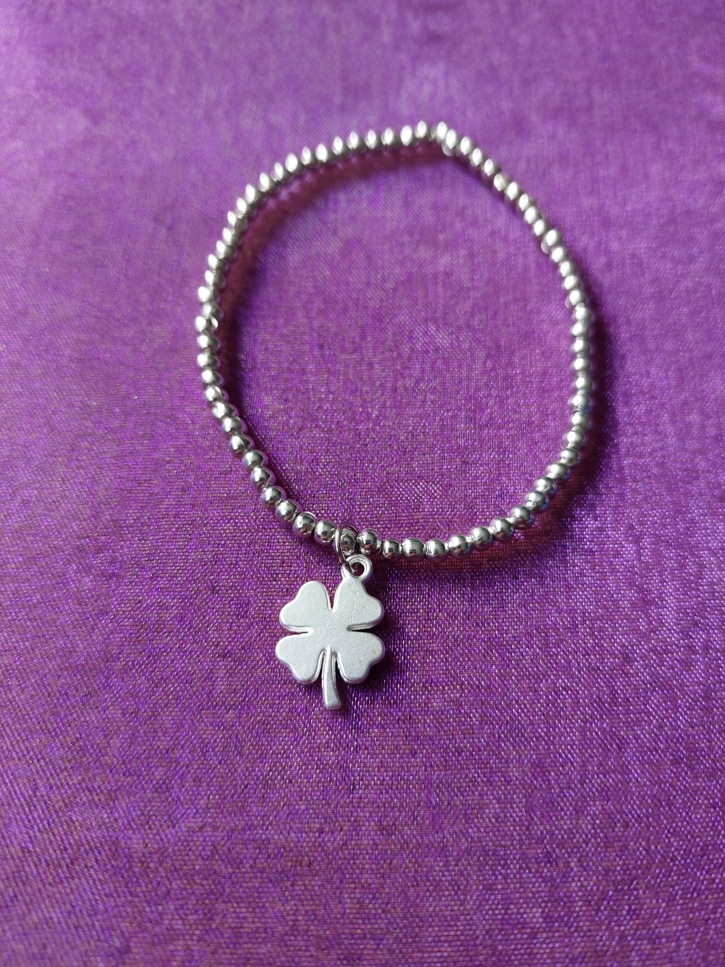 Four-Leaf Clover Charm Bracelet | Beaded Elastic Jewellery | Lucky & Statement Accessory