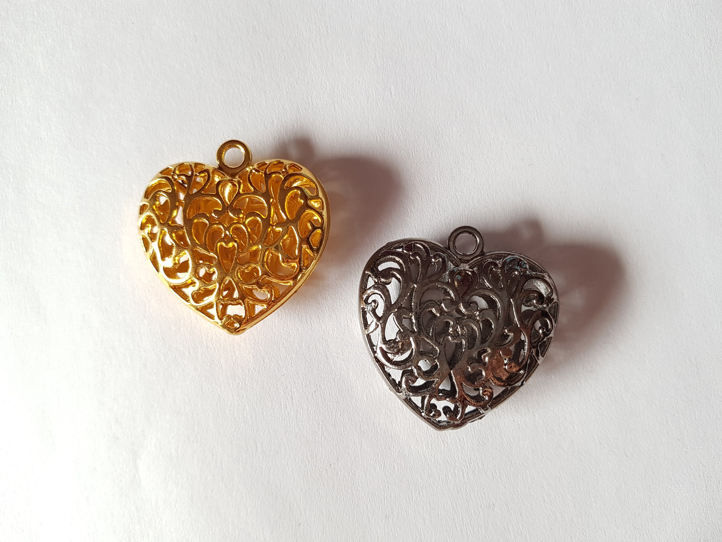 35mm filigree heart pendants