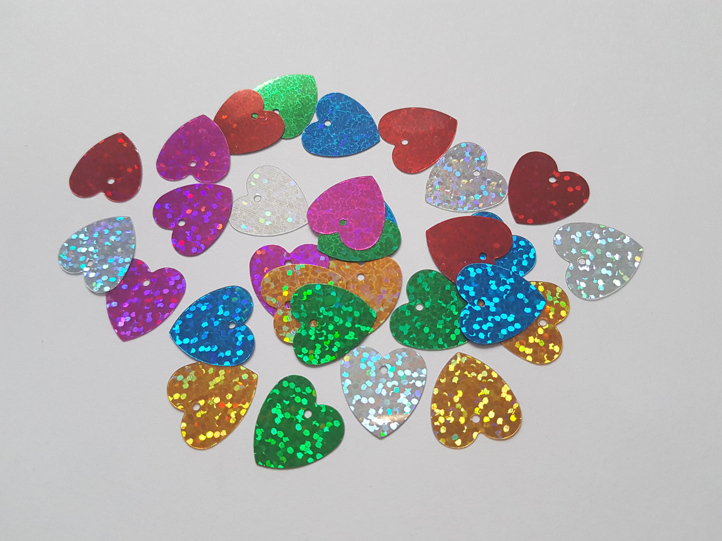 30 x Holographic Heart Sequins | 17mm PVC Craft Embellishments for Sewing, Scrapbooking & Decoration