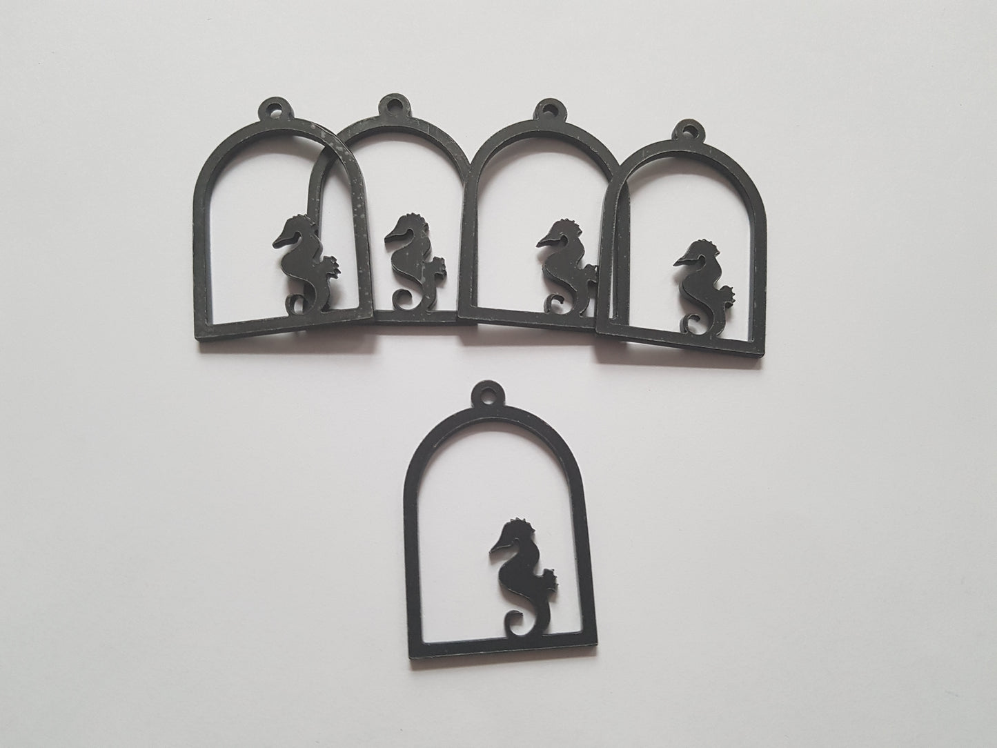 52mm acrylic bezel pendant - seahorse