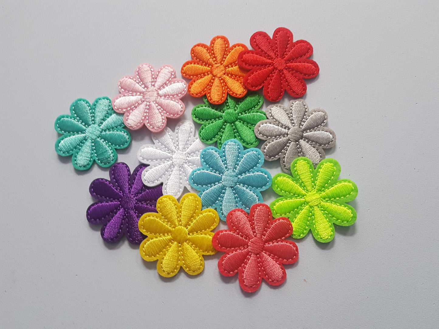 1 x Flower Iron-On Patch Appliqué | 43x41mm Embroidered Motif for Clothing, Bags & DIY Crafts