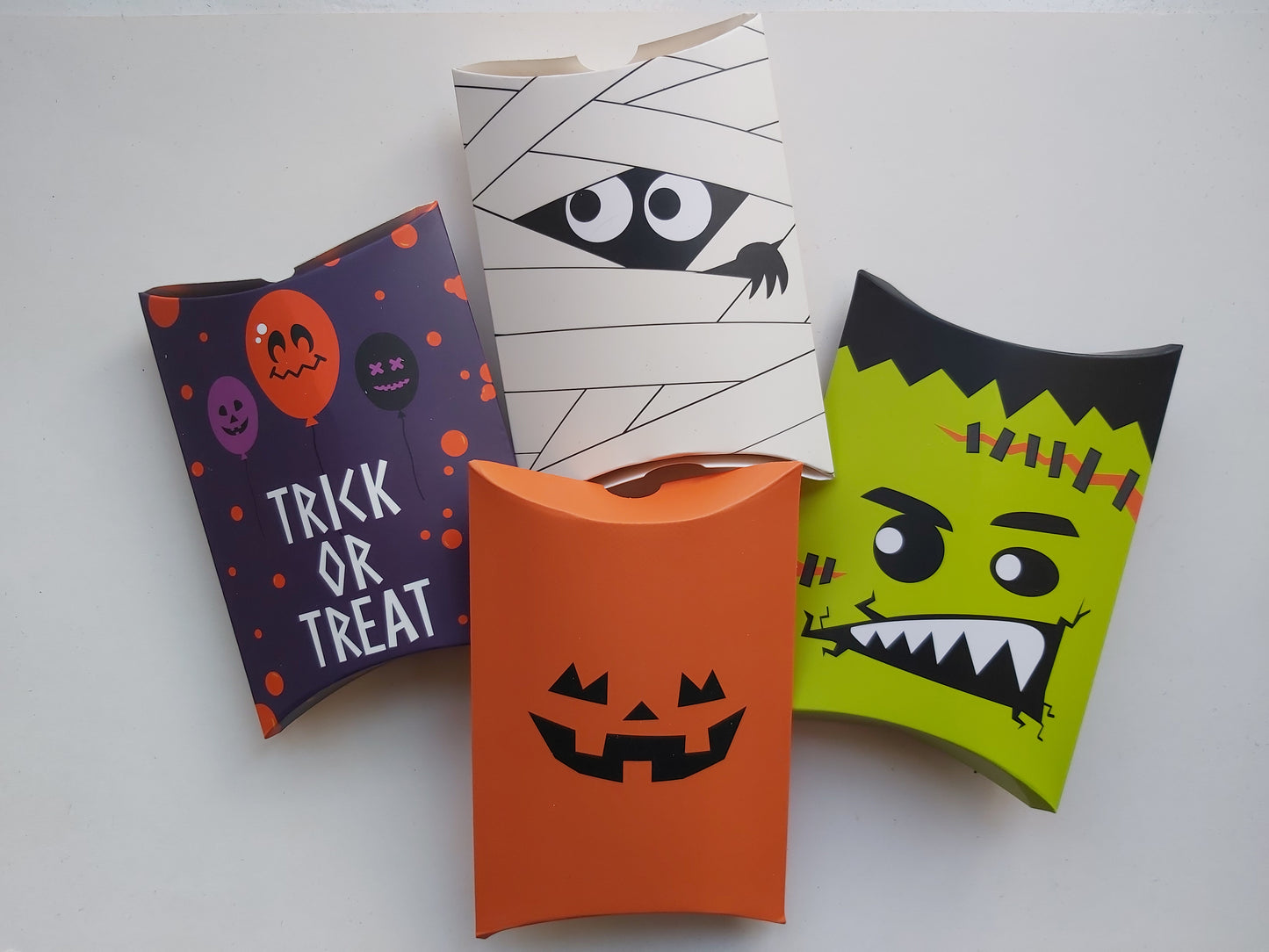 Halloween Pillow Gift Boxes – 5 Pack Party Favour Boxes, Mummy Pumpkin Vampire Treat Packaging, Trick or Treat Supplies