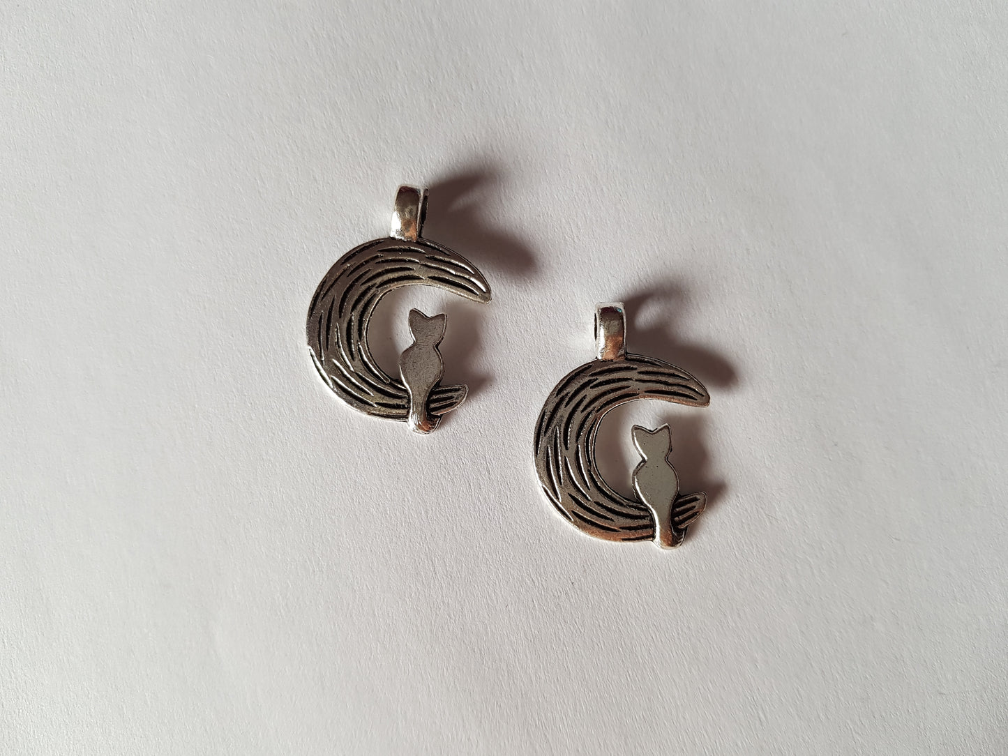 25mm silver plated cat on moon pendant