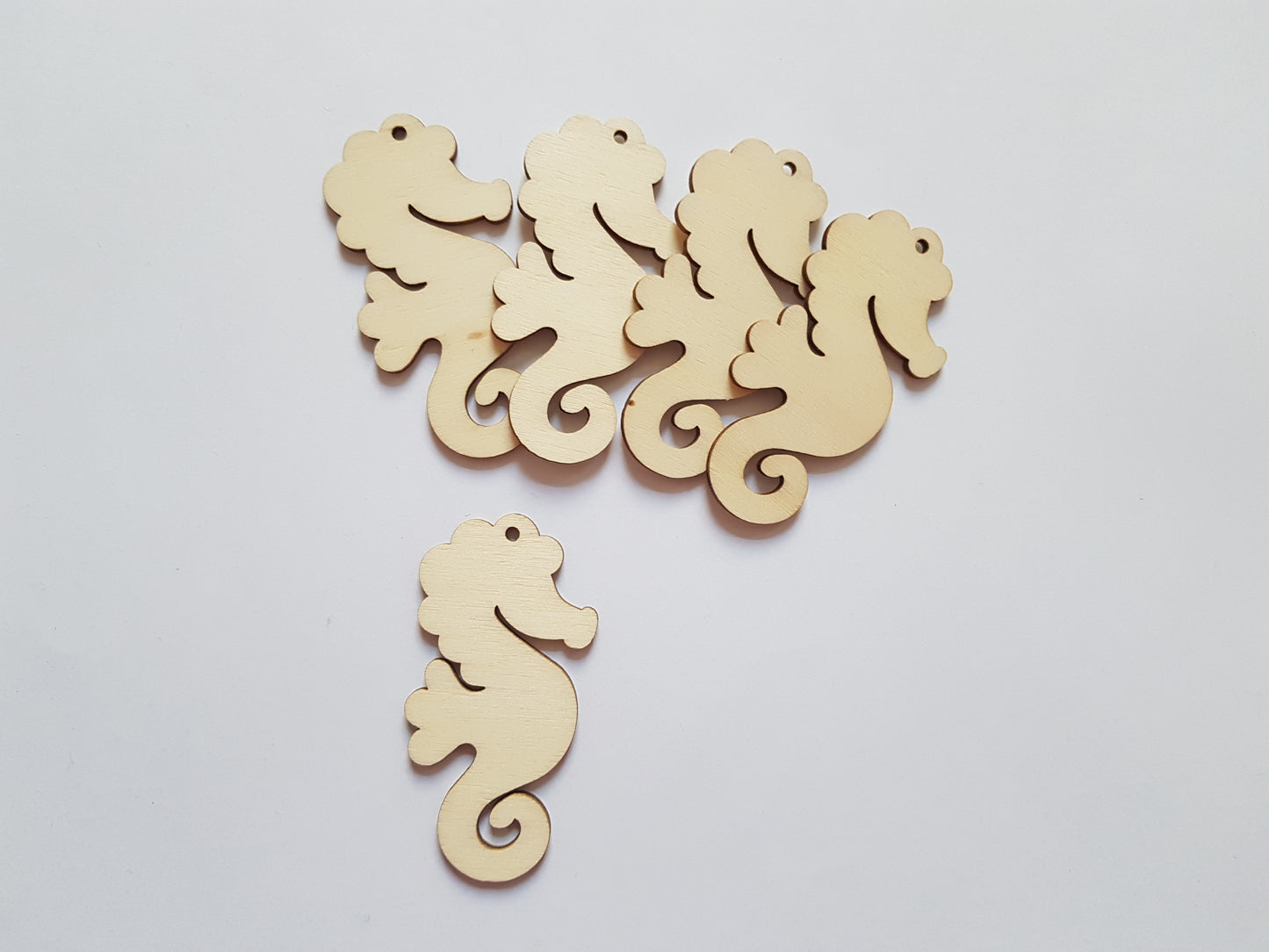 70mm wooden seahorse shapes
