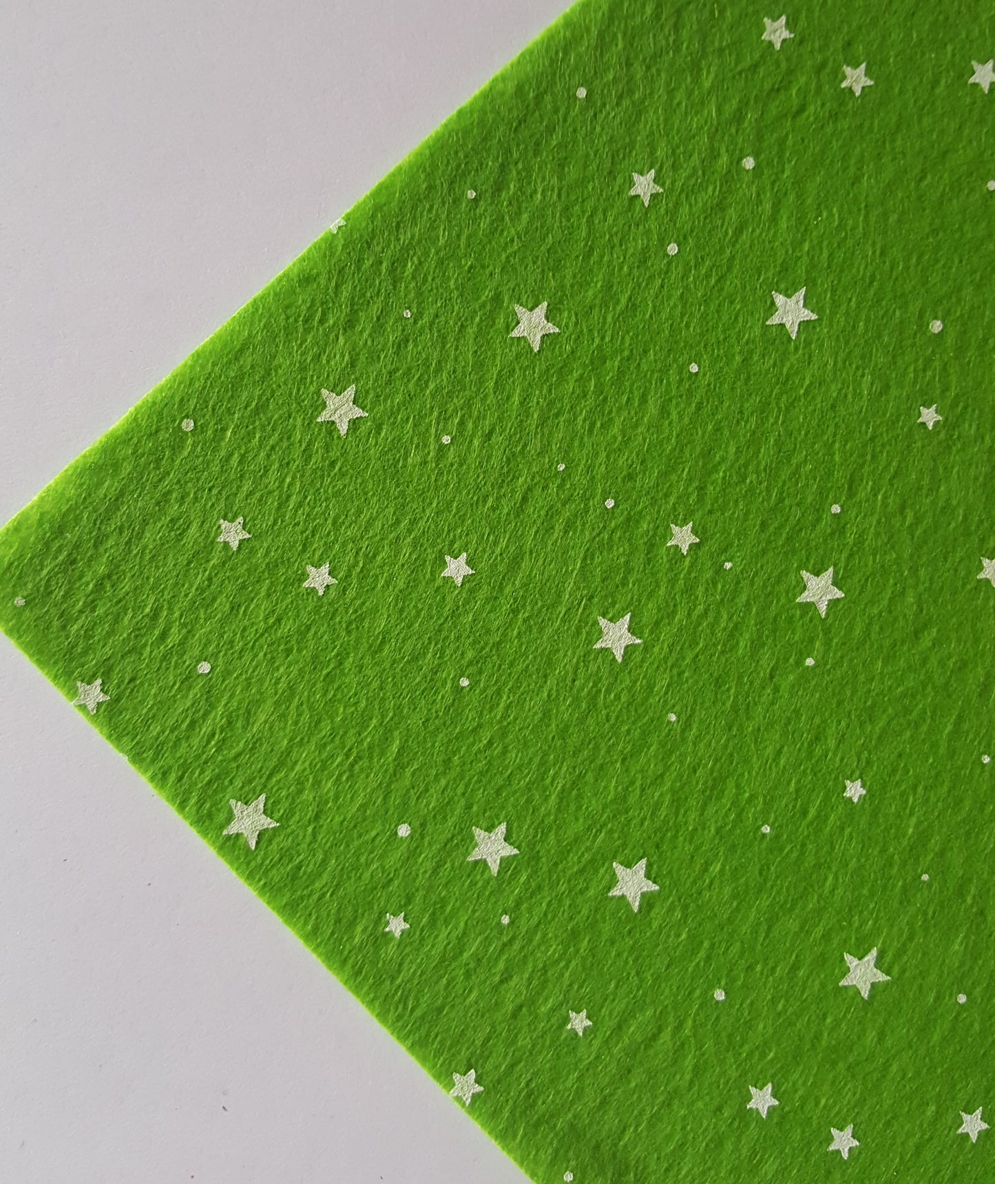 printed stars felt - bright green