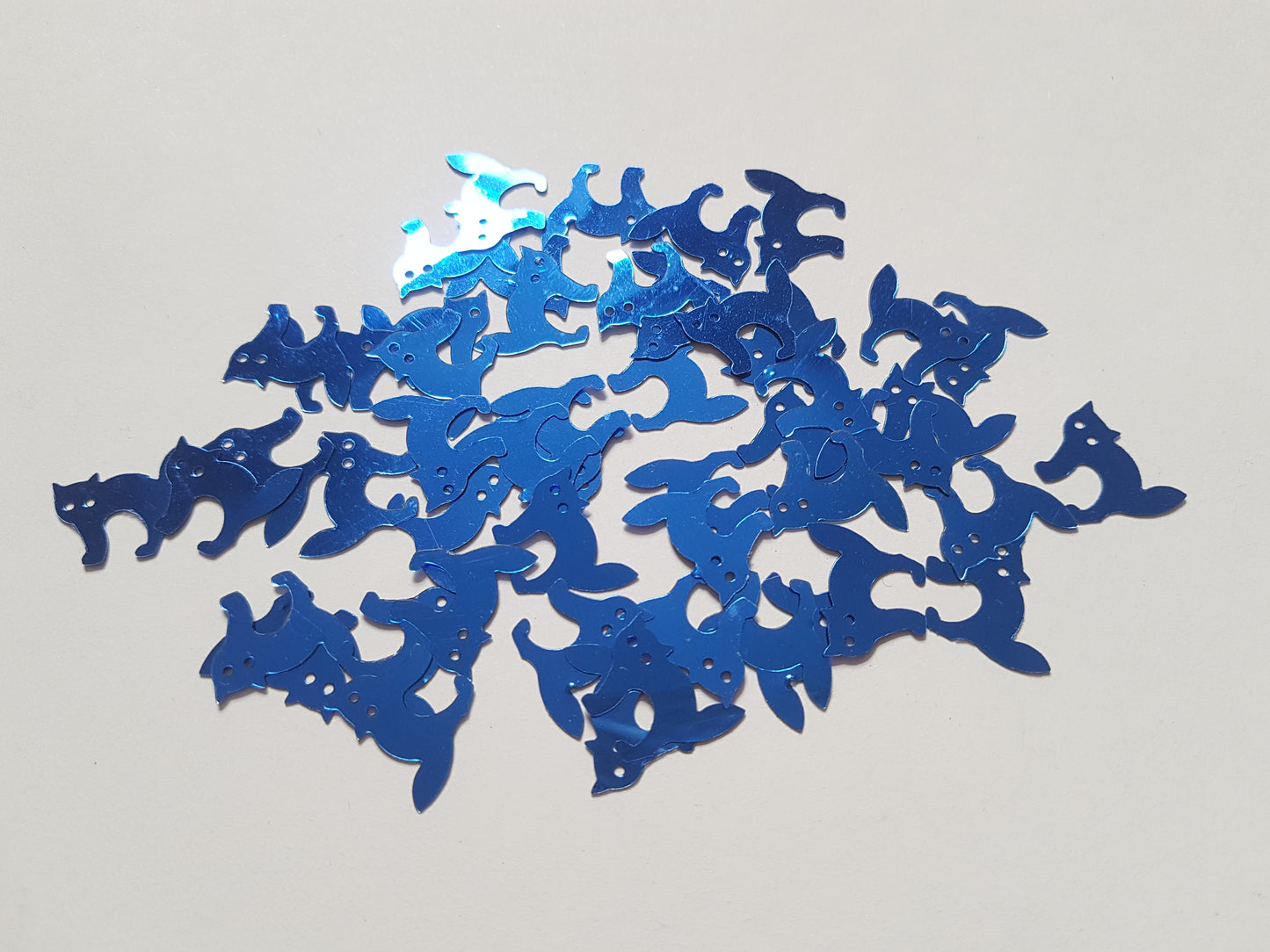 16mm cat sequins - blue