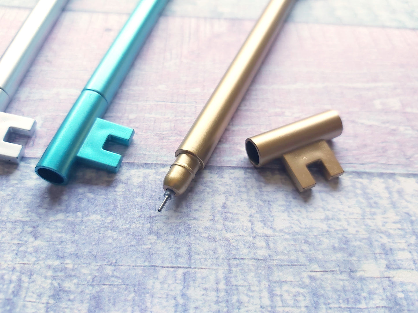 Metallic Key Pen | Black Ink 0.5mm Tip | Novelty Stationery, Fun Office & School Supplies, Gift for Teens & Adults