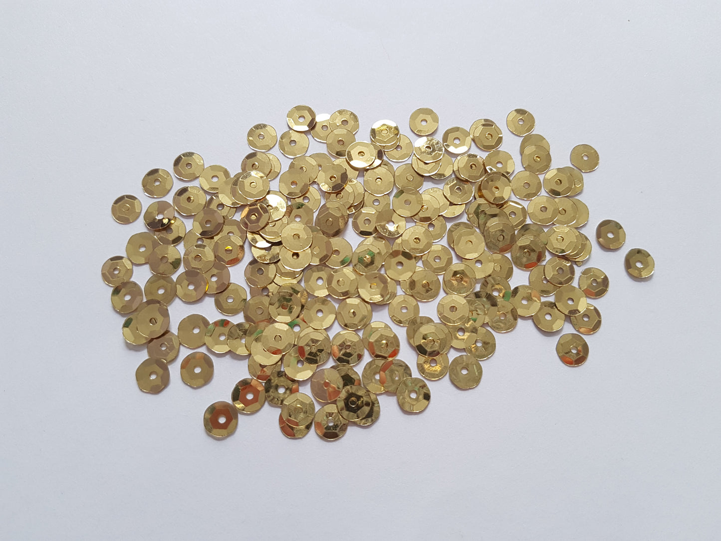 200 x 7mm Round PVC Sequins | Craft Embellishments for Sewing, DIY, Scrapbooking & Decorations