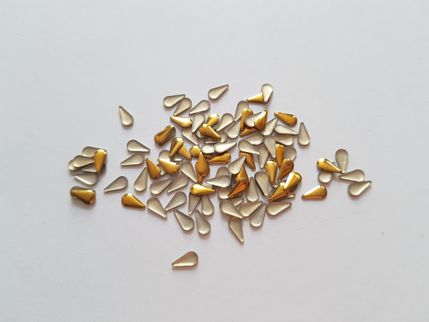 100 x 6mm × 3mm Teardrop Aluminium Craft Stud Embellishments | DIY Nail Art, Scrapbooking, Jewellery & Craft Decorations