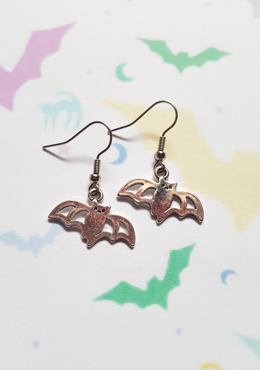 Kawaii Bat Earrings – Creepy Cute Gothic Jewellery, Silver Plated Dangle Drop Earrings, Halloween Accessories for Her