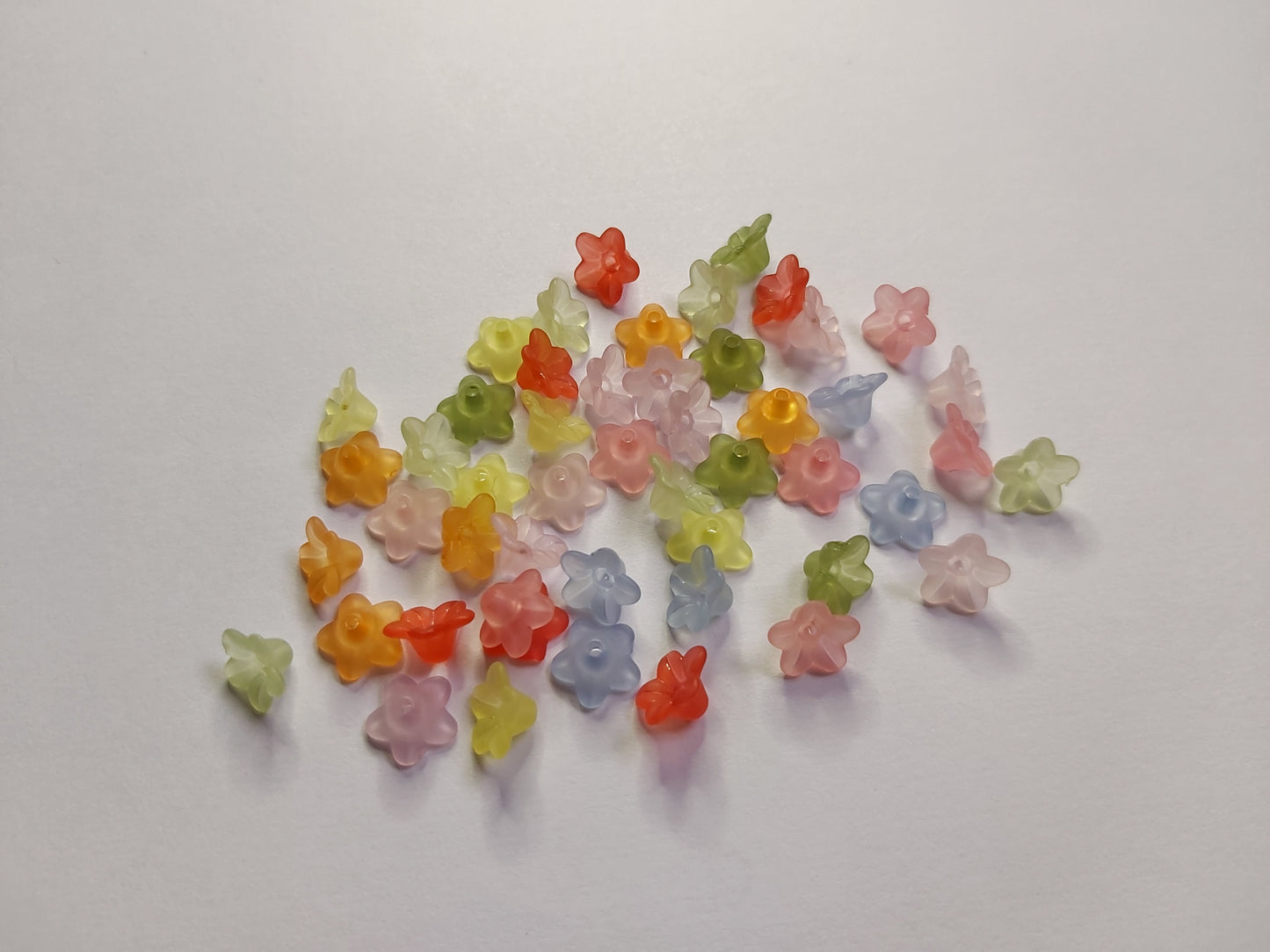 50 x 10mm Frosted Acrylic Flower Beads | DIY Jewellery, Bracelets, Necklaces & Craft Decorations