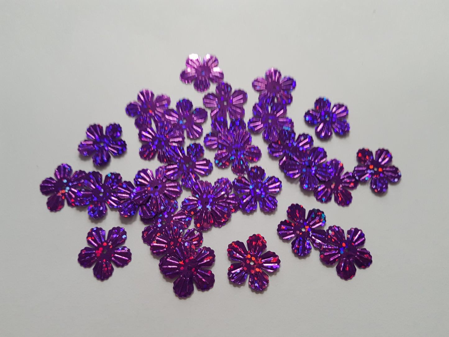 30 x Holographic Flower Sequins | 19x18mm PVC Craft Embellishments for DIY Crafts, Sewing & Decorations