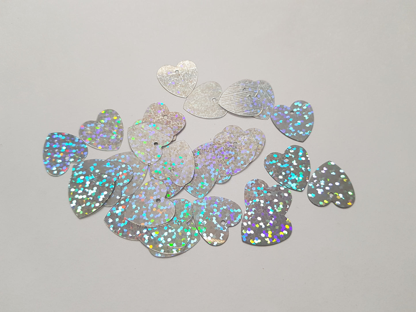 30 x Holographic Heart Sequins | 17mm PVC Craft Embellishments for Sewing, Scrapbooking & Decoration