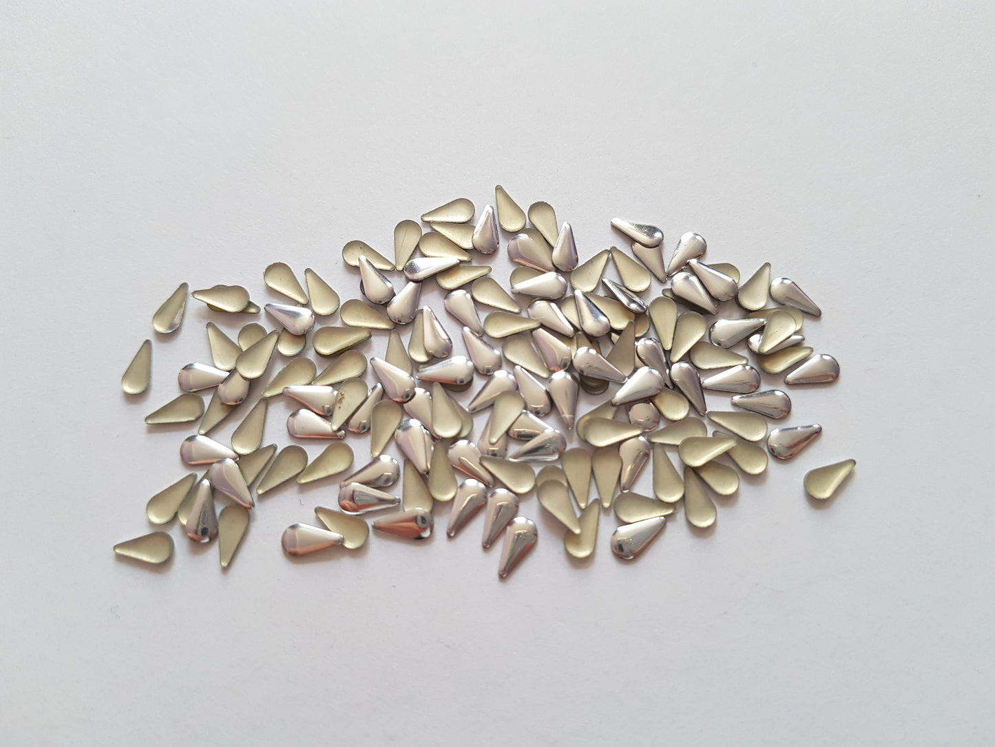 100 x 6mm × 3mm Teardrop Aluminium Craft Stud Embellishments | DIY Nail Art, Scrapbooking, Jewellery & Craft Decorations