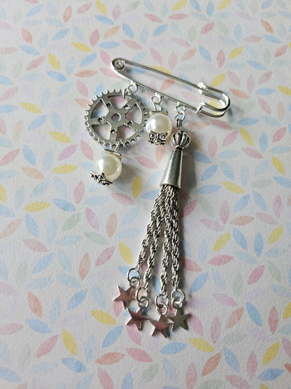 Dangle Stars & Wheel Brooch Pin