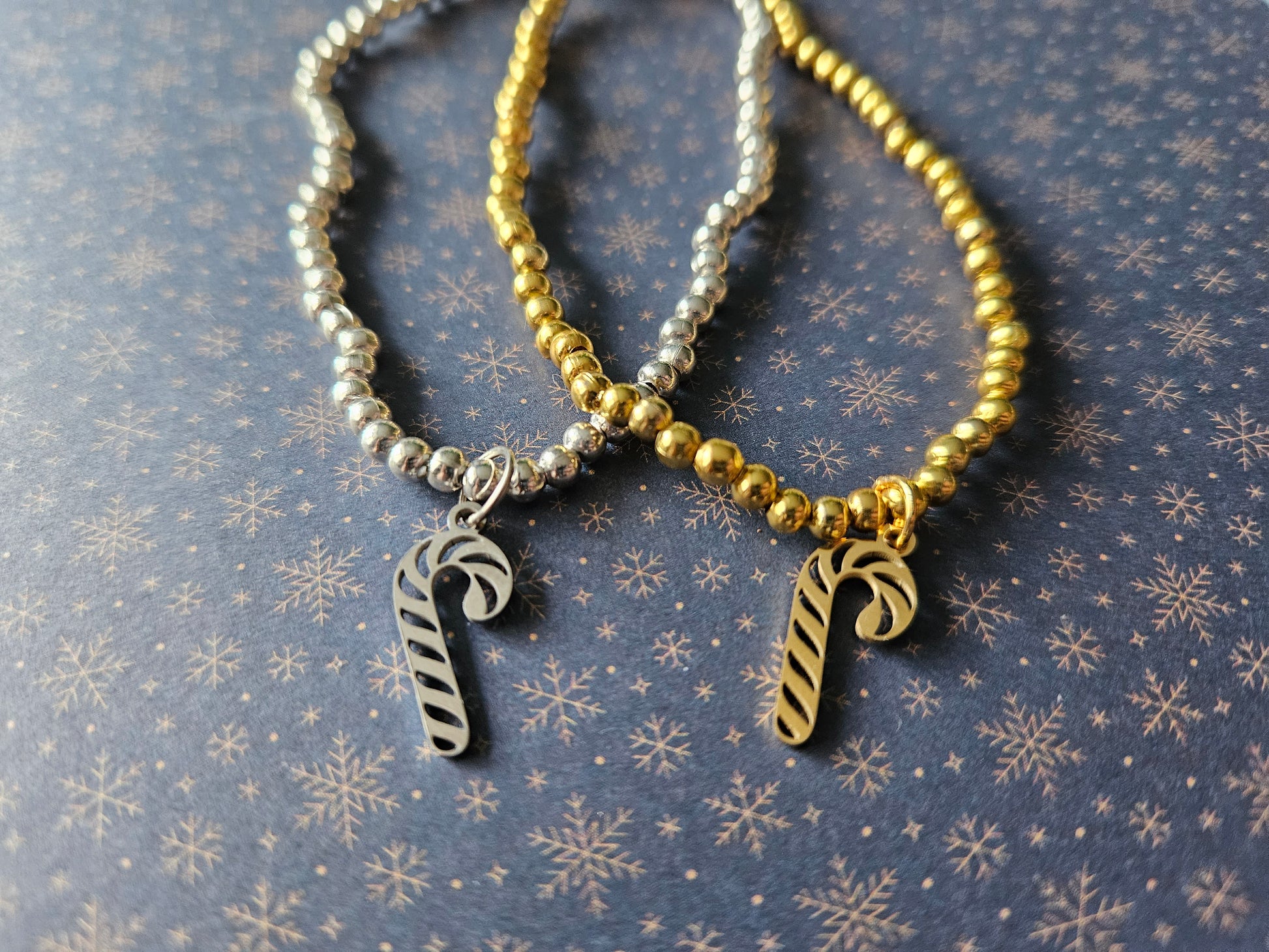 Beaded Candy Cane Bracelet | Gold or Silver Tone | Stainless Steel Charm | Elasticated | Festive Christmas Jewellery Gift