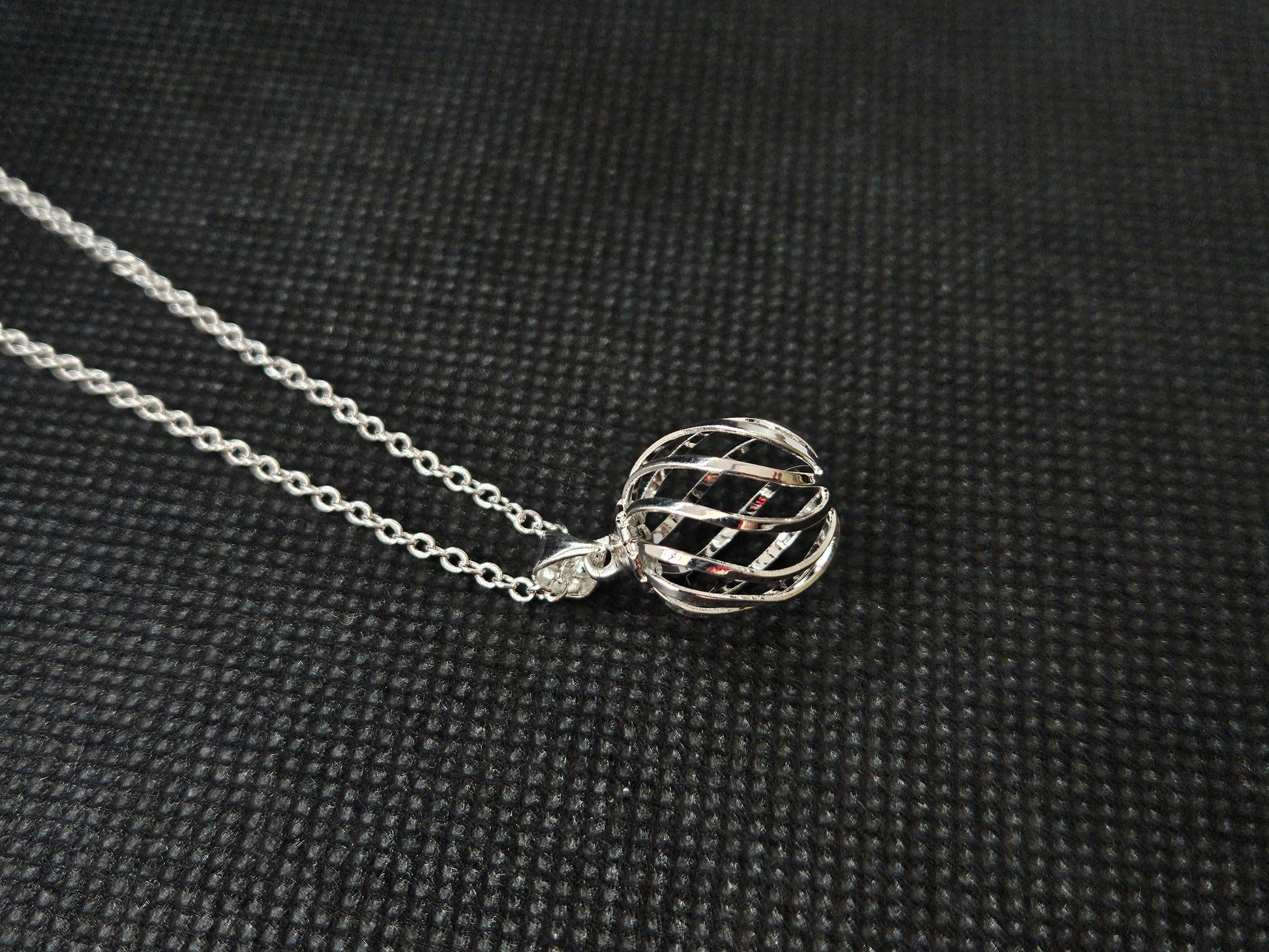 925 twisted globe necklace