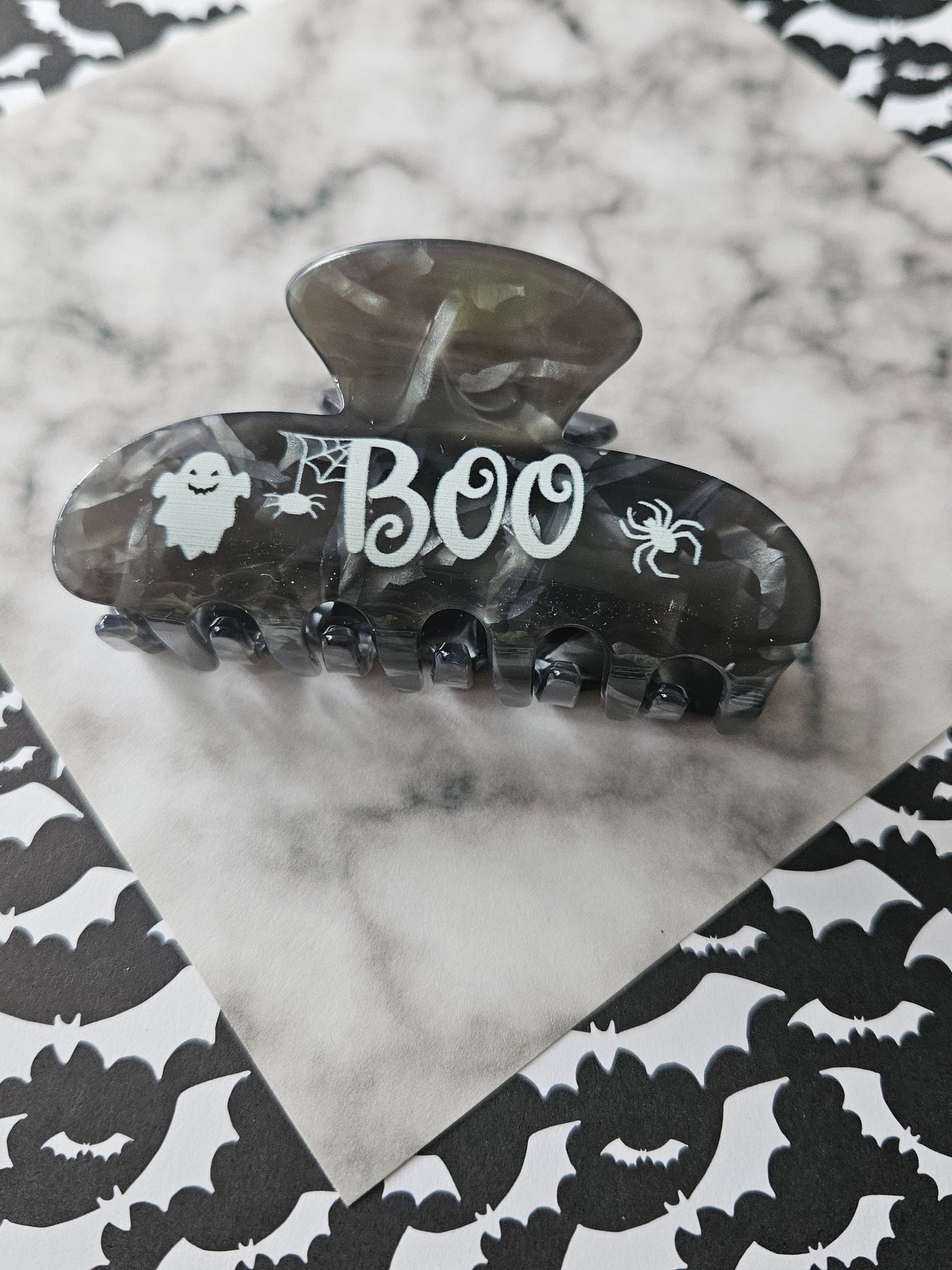 "boo" claw clip