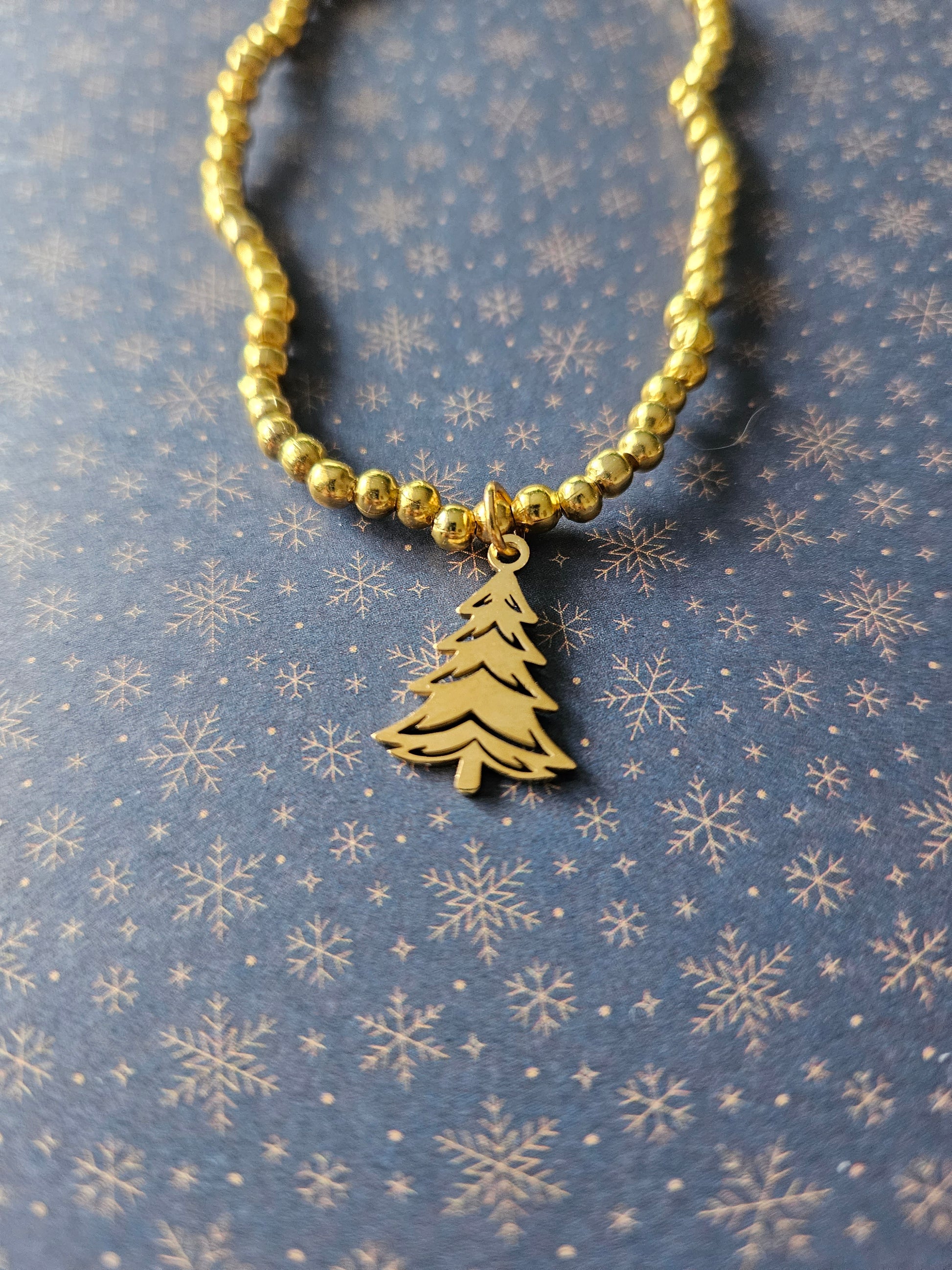 Beaded Christmas Tree Bracelet | Gold or Silver Tone | Stainless Steel Charm | Elasticated Festive Holiday Jewellery
