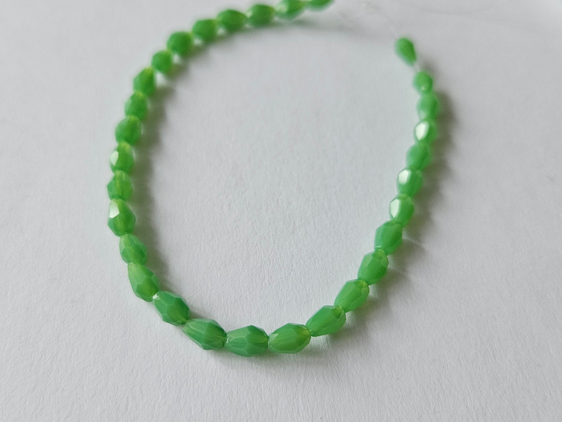 faceted glass beads - 5mm x 3mm - teardrop - green