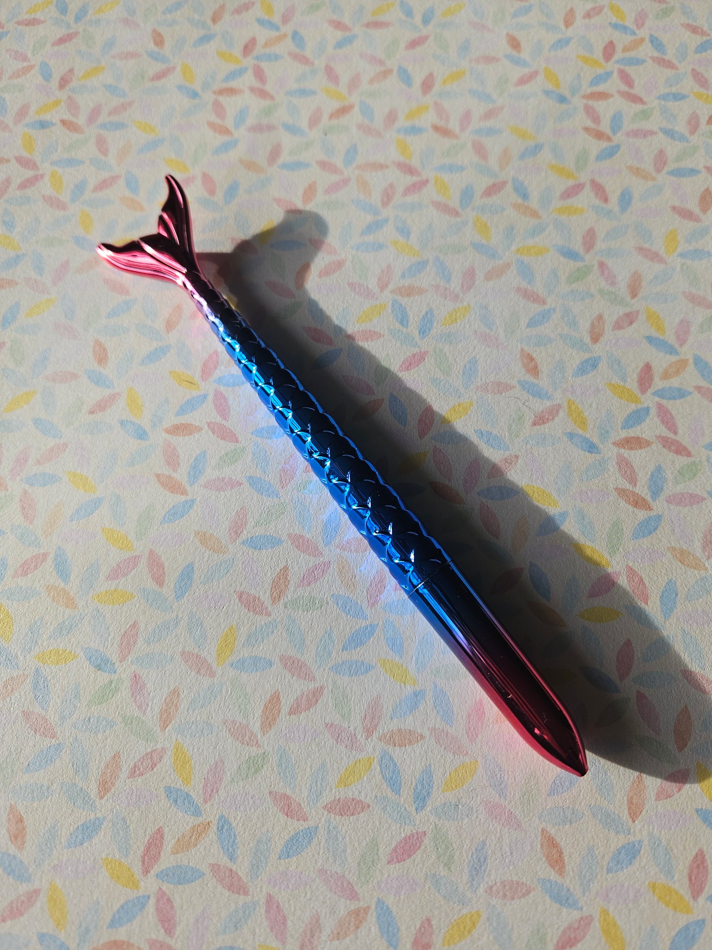 metallic mermaid fin pen - red
