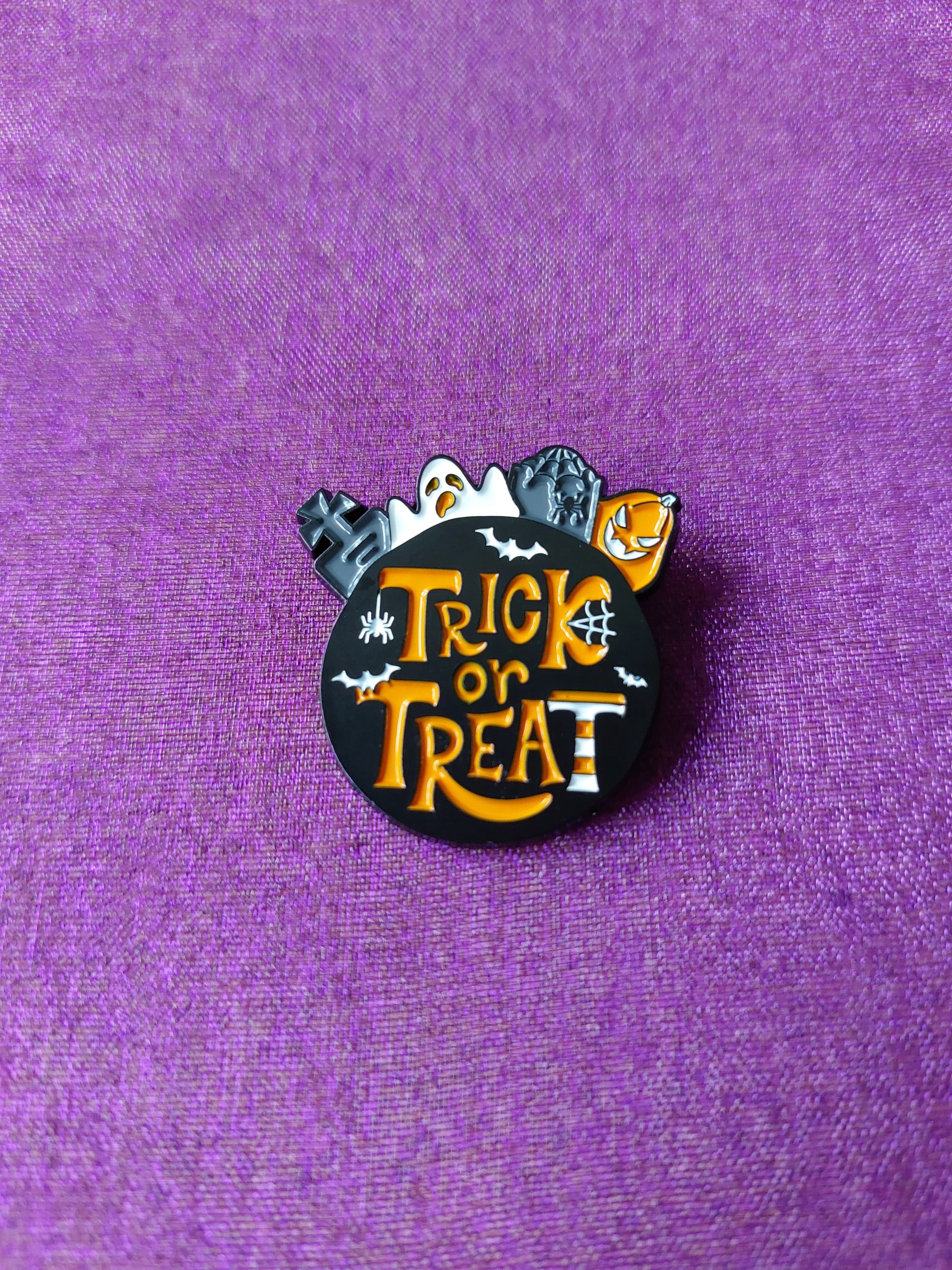 enamel pin badge - trick or treat