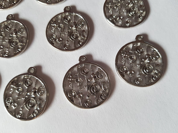 23mm silver plated swirly/flower pendants
