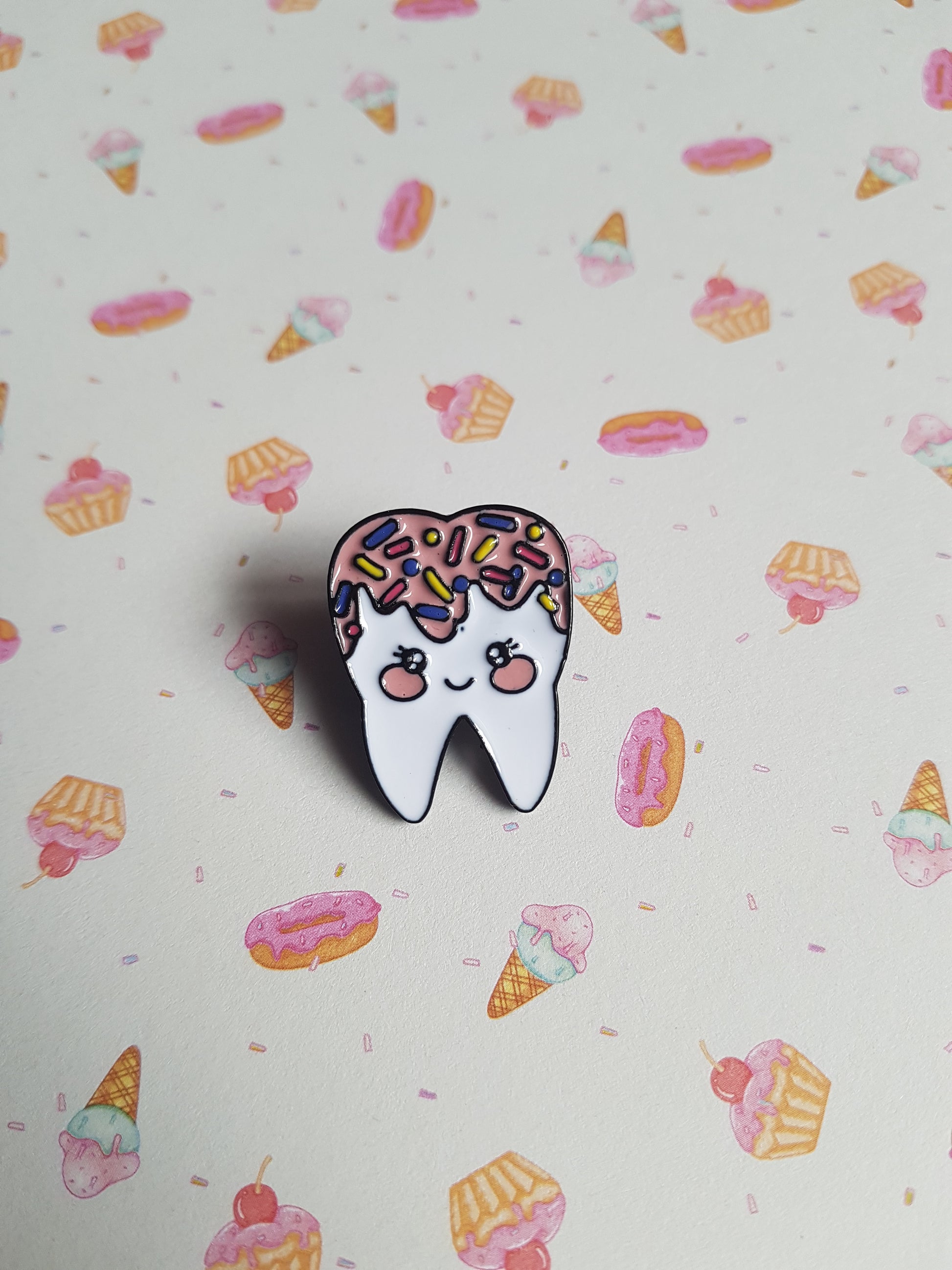 enamel pin badge - sweet tooth