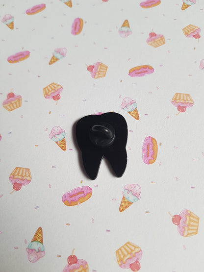 enamel pin badge - sweet tooth 