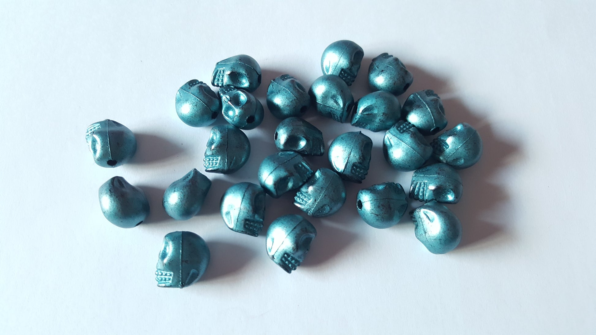 13mm metallic acrylic skull beads - blue