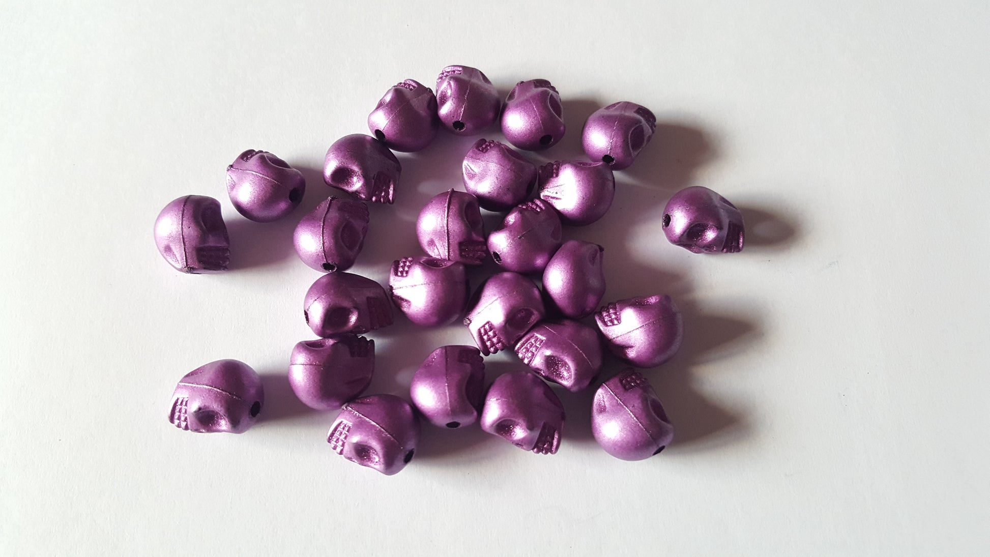 13mm metallic acrylic skull beads - pink