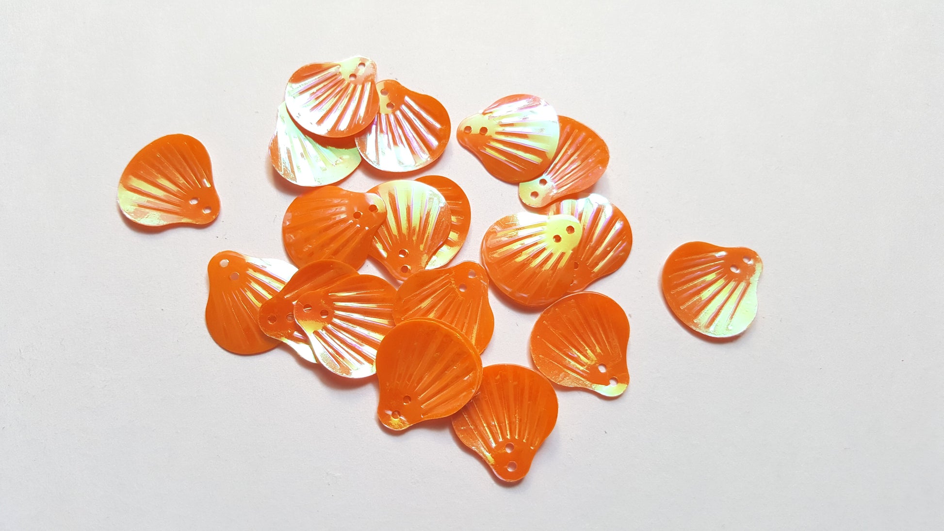 19mmAB seashell sequins - orange