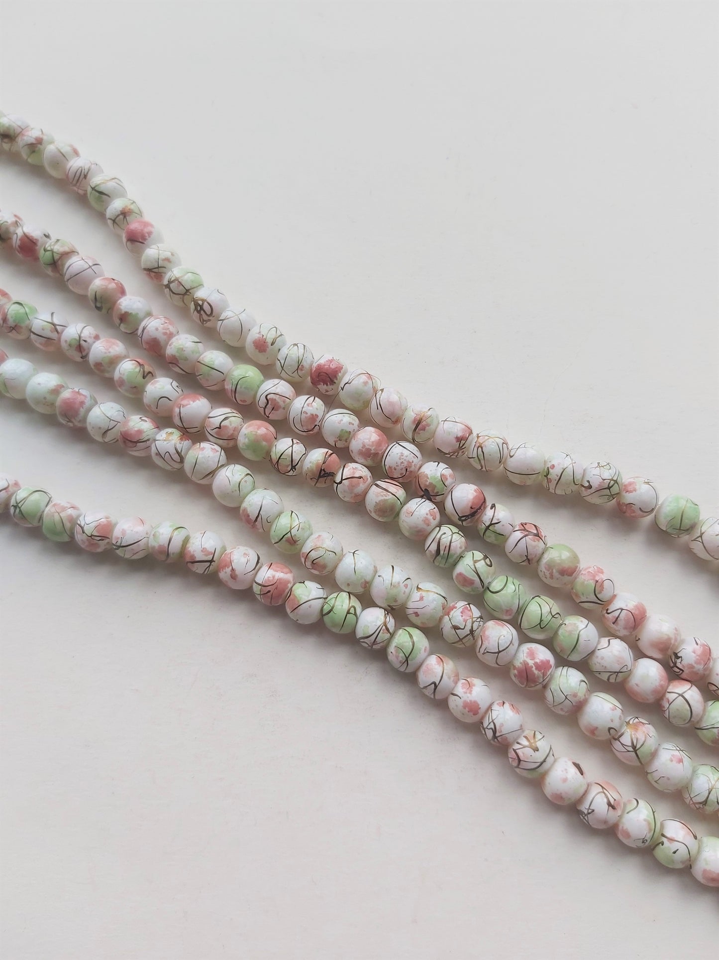 6mm mottled stone effect glass beads - white/red/green