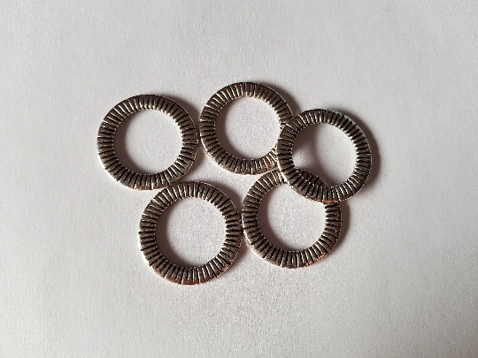 24mm silver plated striped connector rings