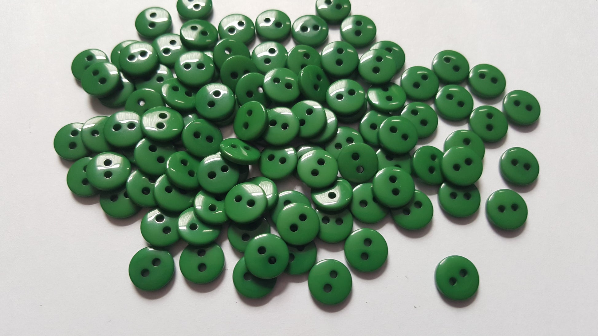 9mm resin round buttons - green