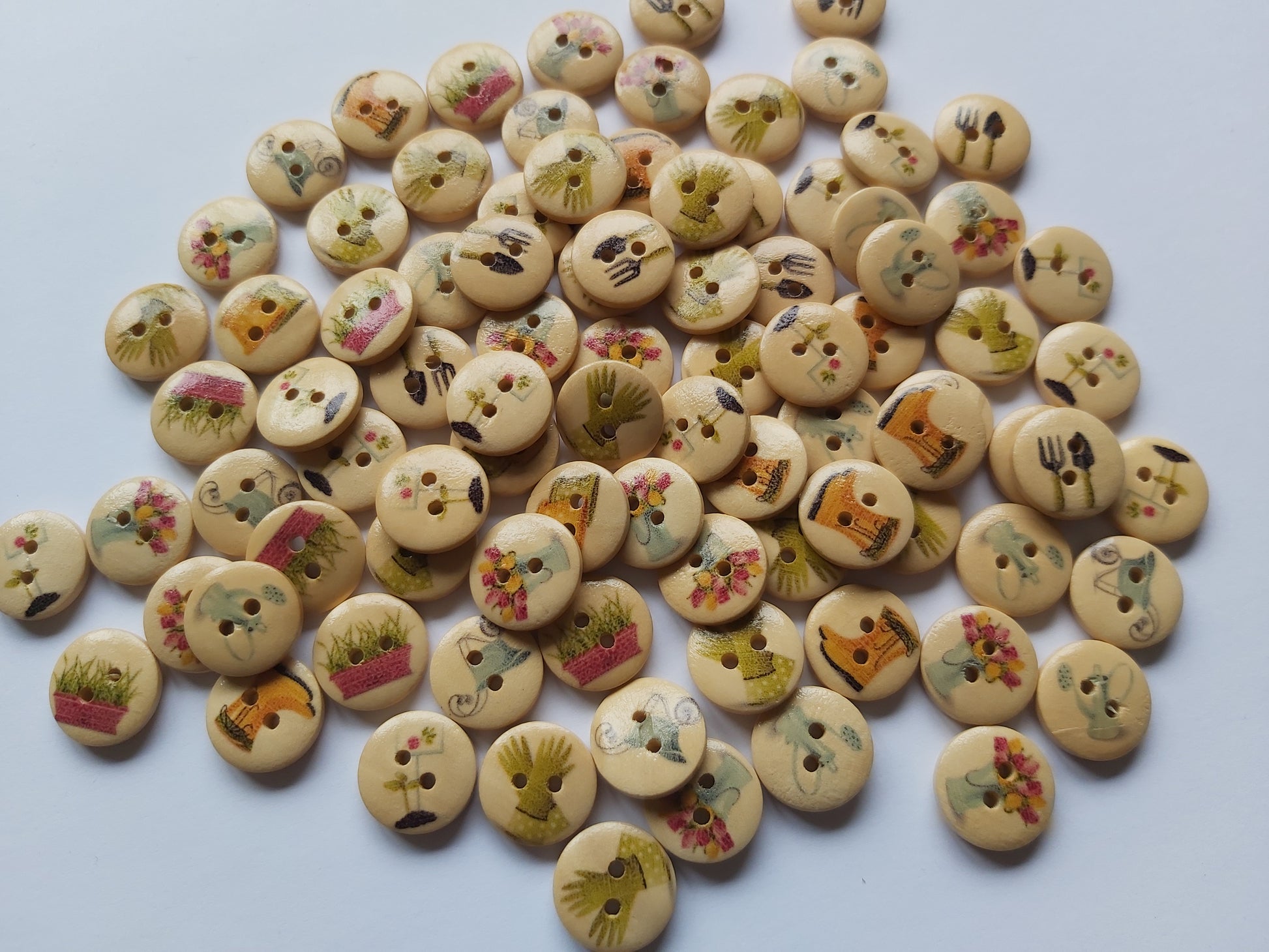 15mm wooden round buttons - gardening 