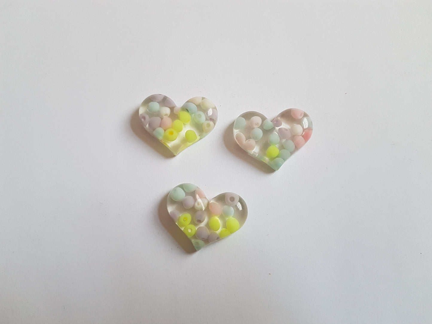 3 x Resin Flatbacks - Bead Filled - 28mm - Heart - Clear