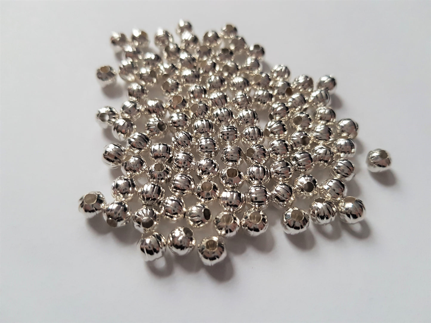 5mm corrugated round spacer beads - silver tone