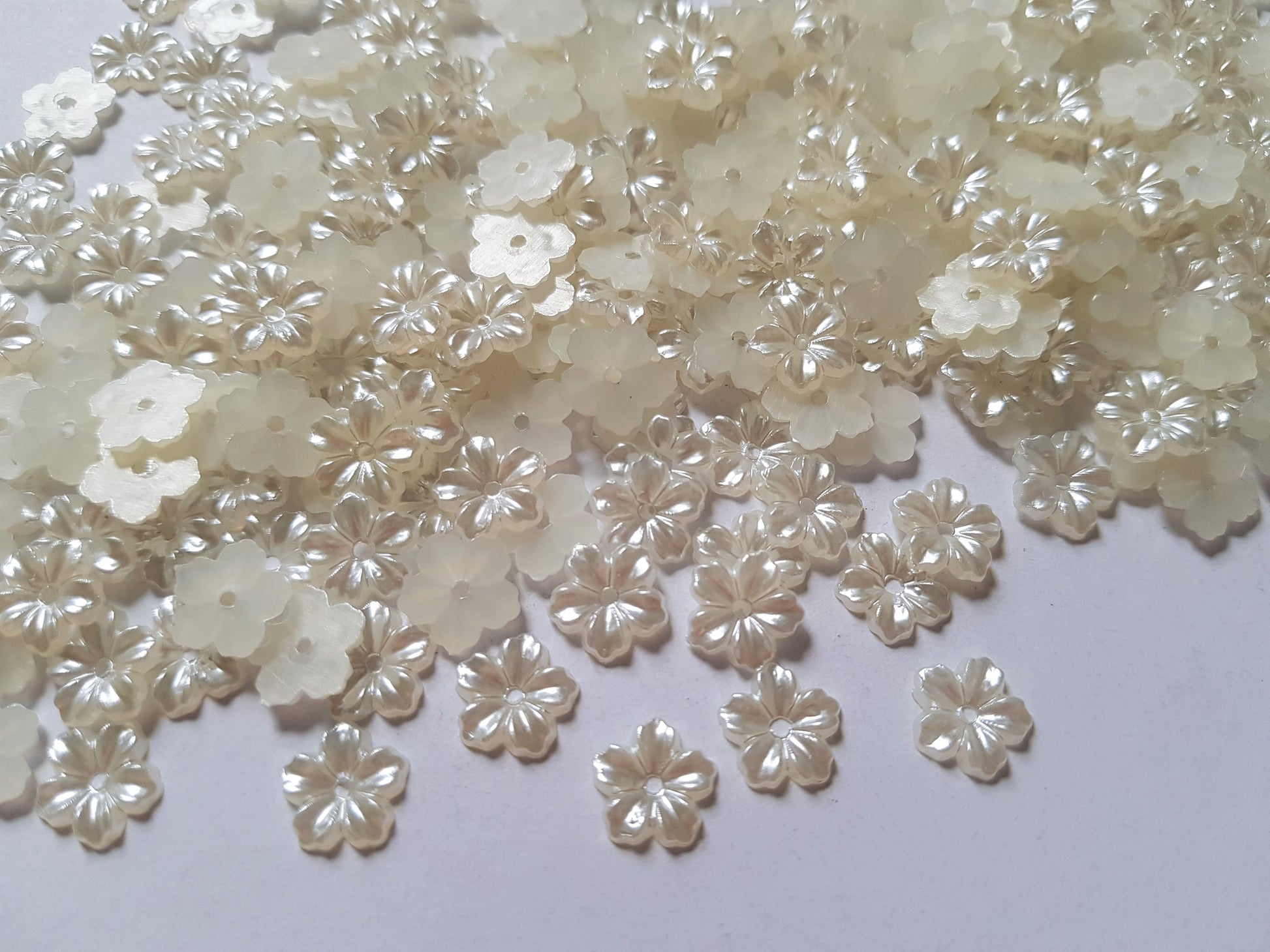 9mm acrylic pearl flower cabochons - ivory 