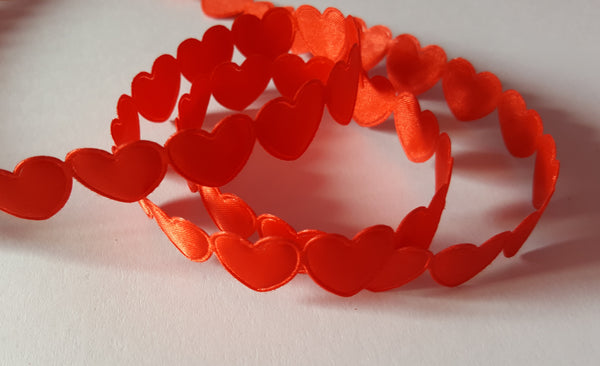 16mm satin hearts trim - red