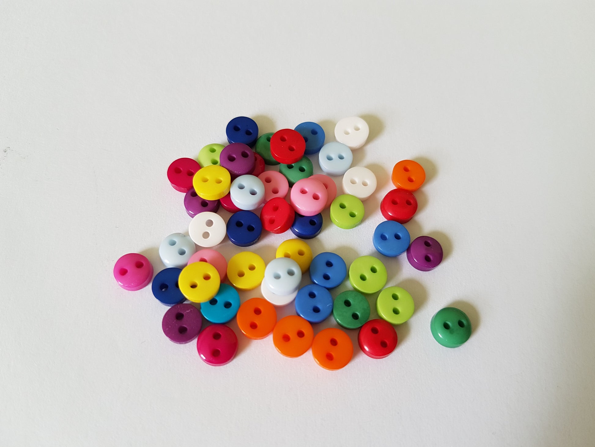 6mm resin round buttons - mixed colour 