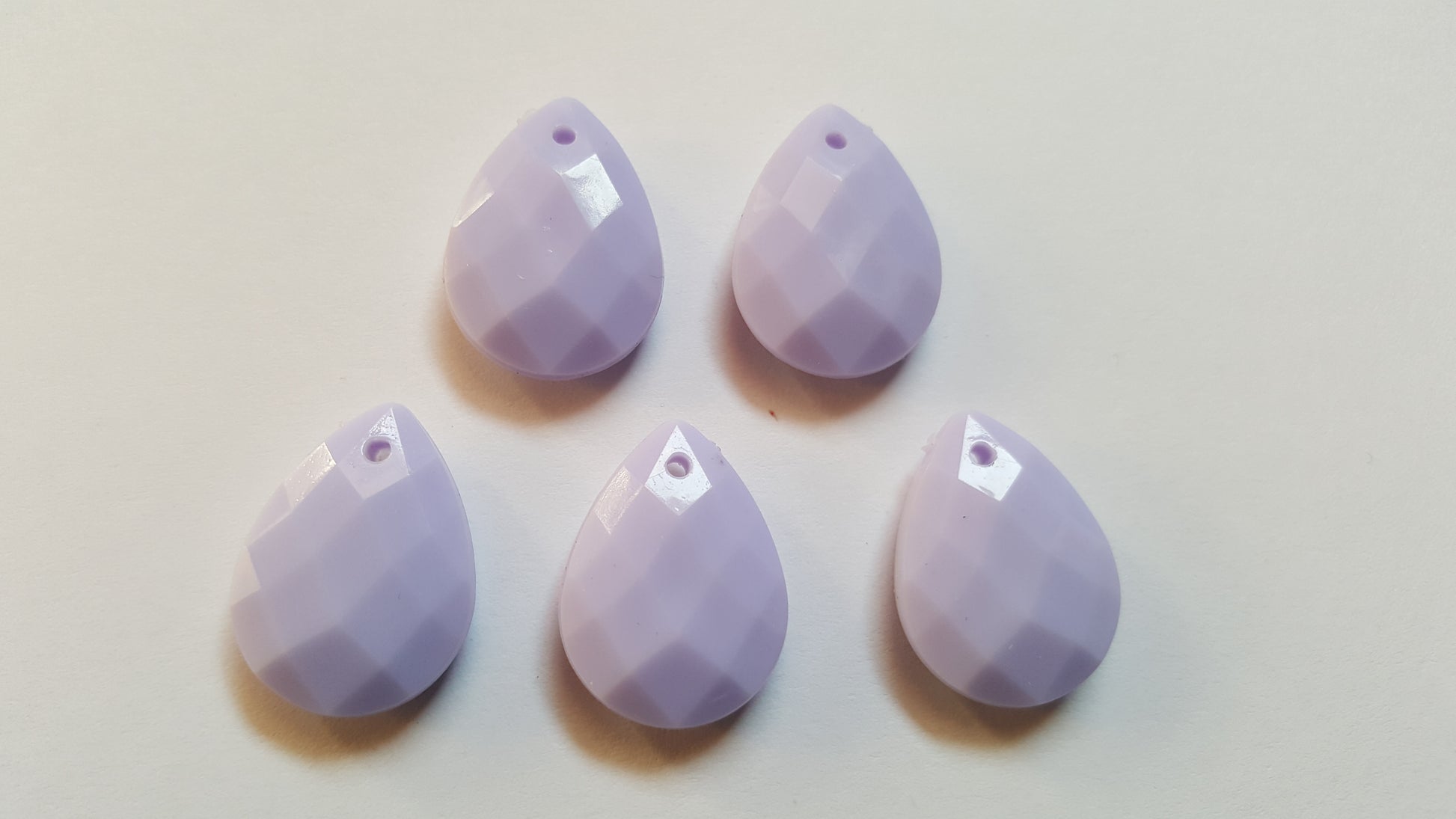 25mm faceted acrylic drop pendants - lilac