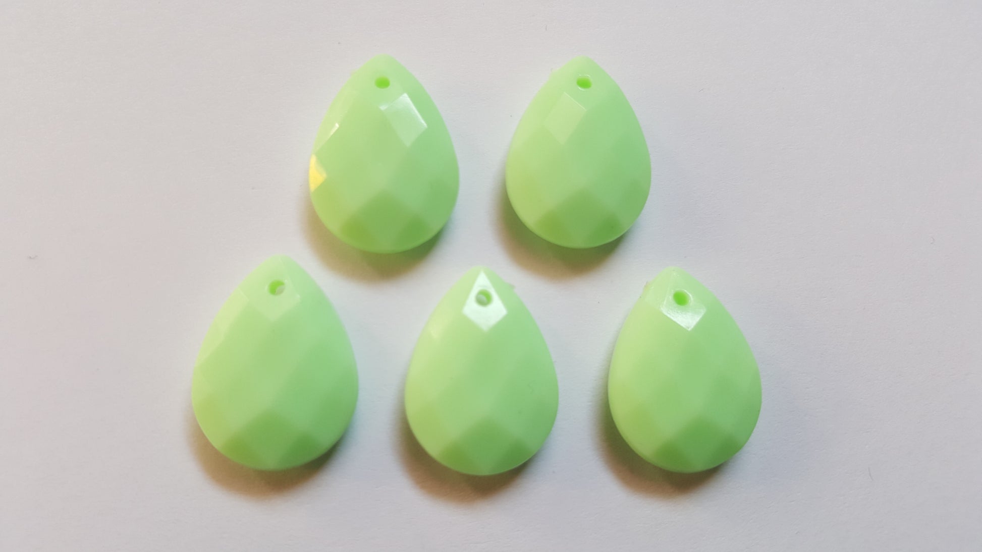 25mm faceted acrylic drop pendants - mint green