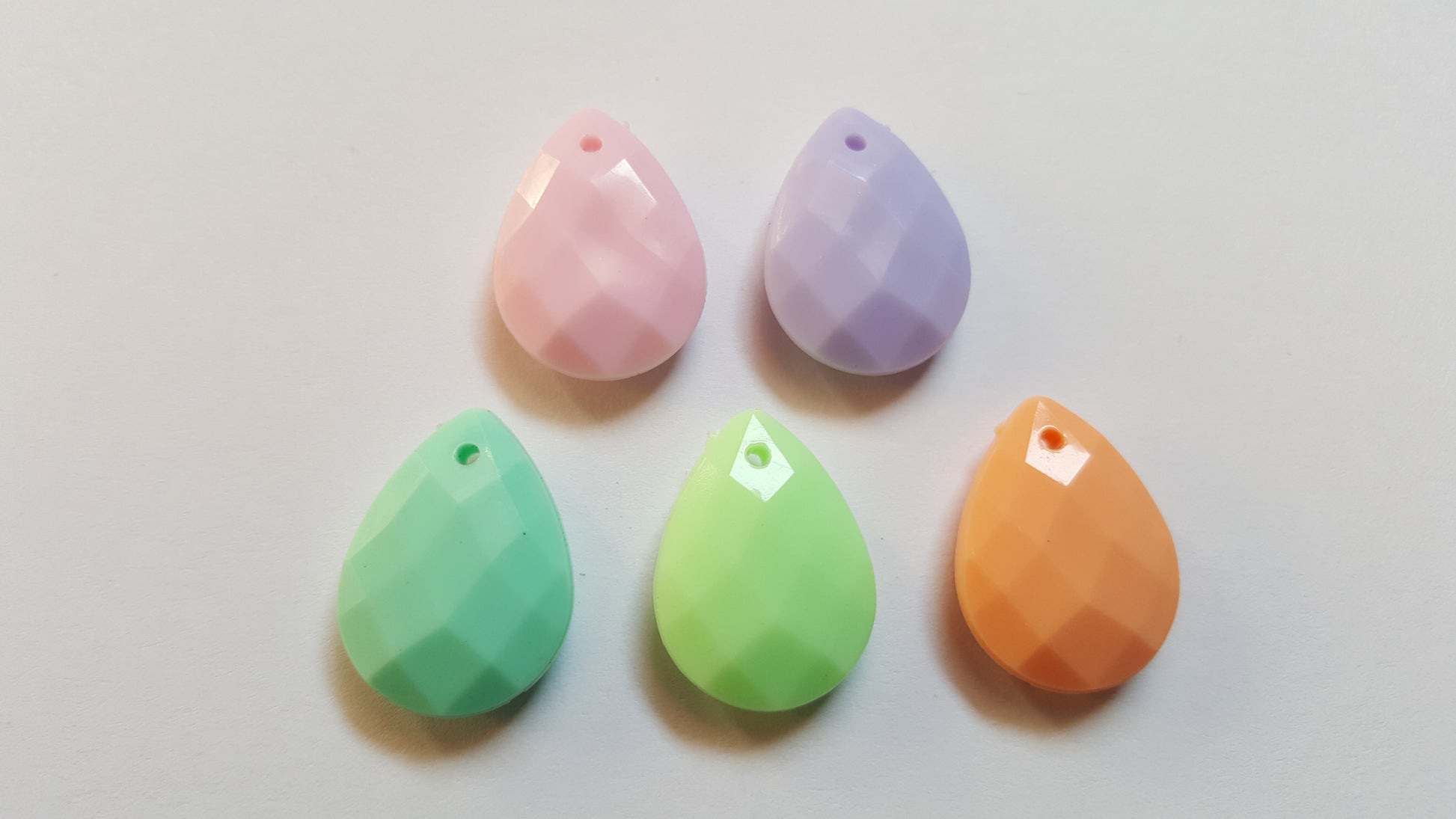 25mm faceted acrylic drop pendants 