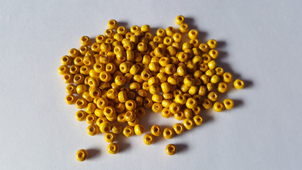 5.5mm wooden round beads - yellow