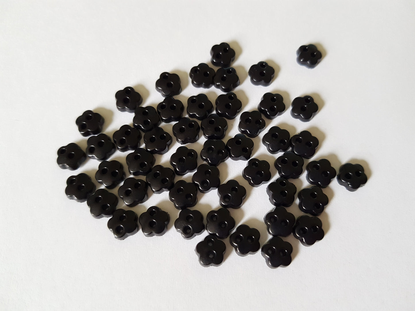 6mm flower buttons - black