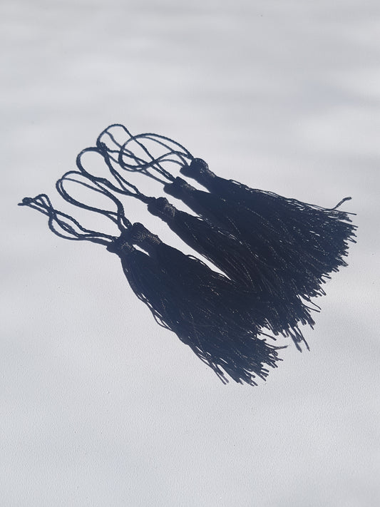 13cm tassels - black