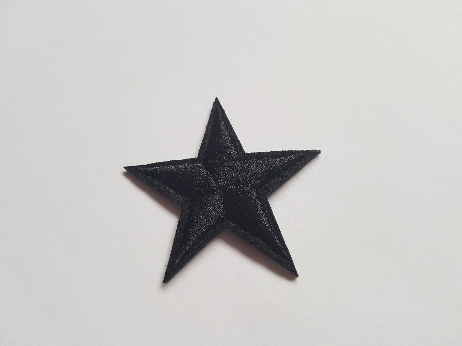 45mm star applique - black