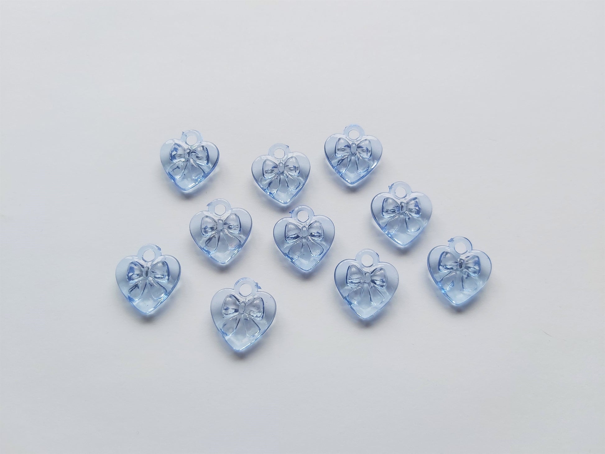 17mm acrylic heart pendants - bow design - blue